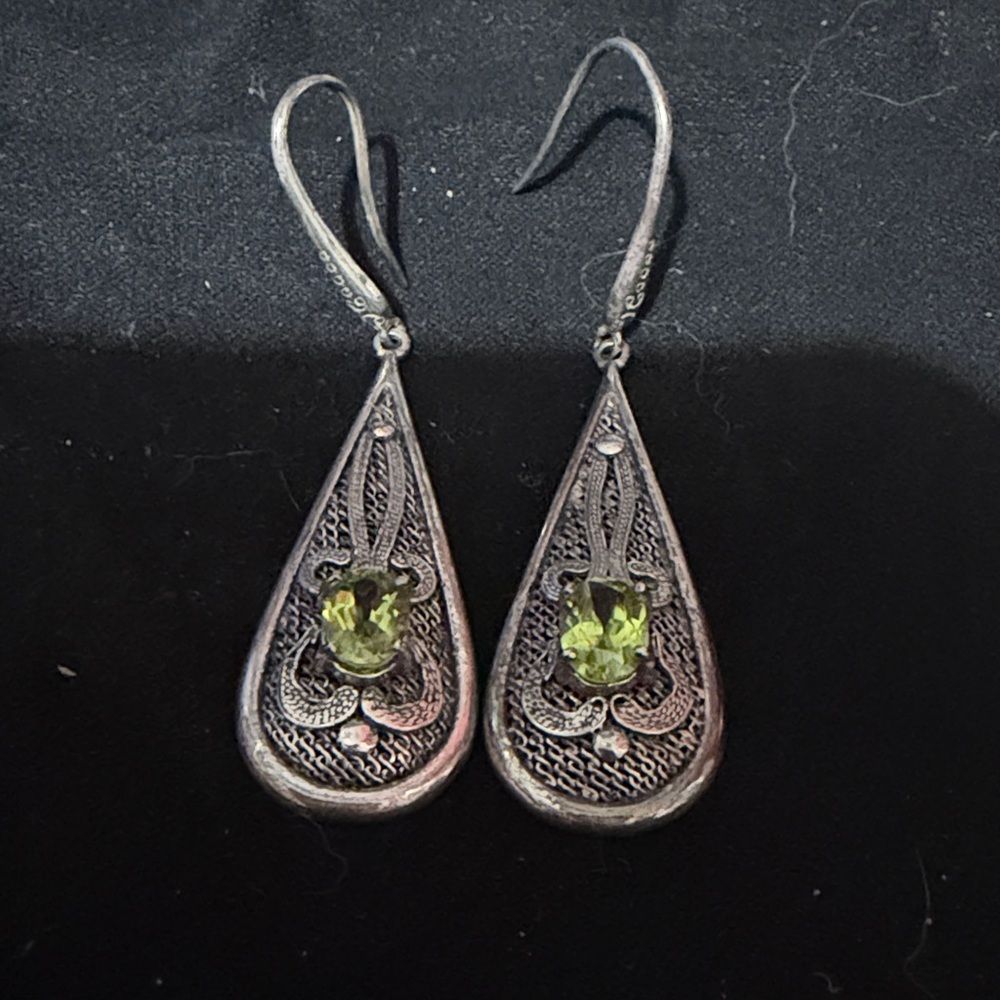 Peridot & Sterling Silver  Filigree Teardrop Earrings (116)